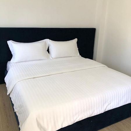 Holiday Apartment Тирана Екстер'єр фото